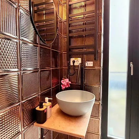 Design - Cozy, Modern And Steps From Piata Romana *