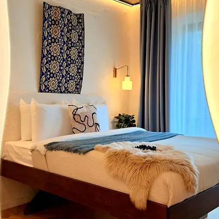 Design - Cozy, Modern And Steps From Piata Romana *
