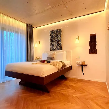 Design - Cozy, Modern And Steps From Piata Romana *