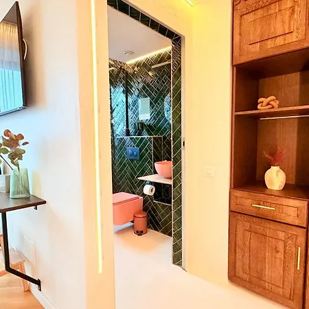 Design - Cozy, Modern And Steps From Piata Romana شقة