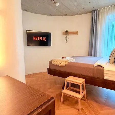 Design - Cozy, Modern And Steps From Piata Romana *